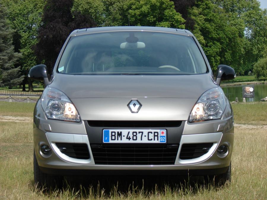  Renault Scenic 2009 года  (фото 24 из 44)